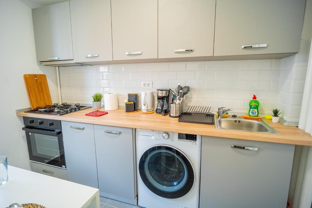 Refreshingly Chic: Newly Renovated 2Br Apartment Бухарест Экстерьер фото